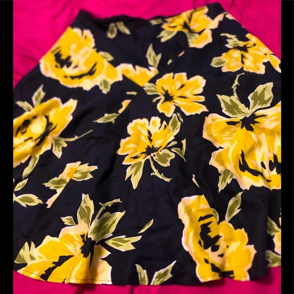 Cache skirt. V flattering waistline. Full skirt. So pretty!! - Picture 2 of 6